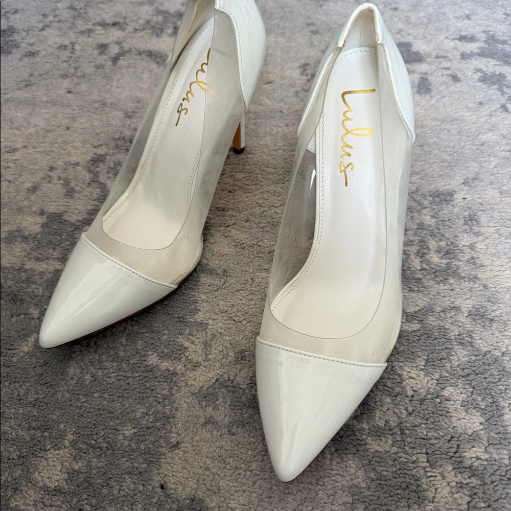 Lulu’s White Pointed Heel - Gianvito Rossi White
Patent Leather Look Alike